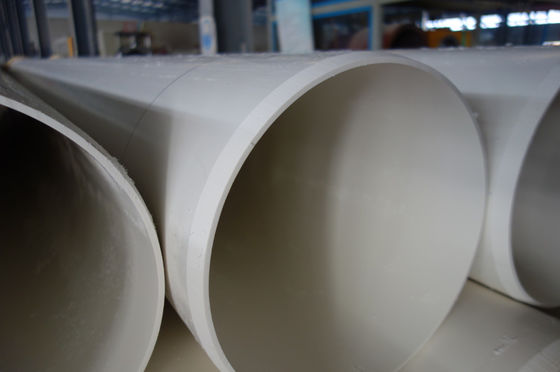 خفيف الوزن سهل التثبيت أنابيب إمدادات المياه PVC قوة سحب عالية للمشروع